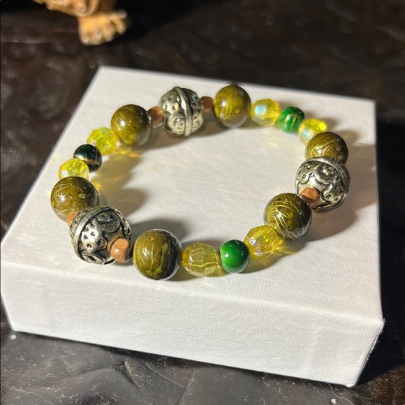 Elegant Green Beaded Bracelet. WA469 - Picture 1 of 4